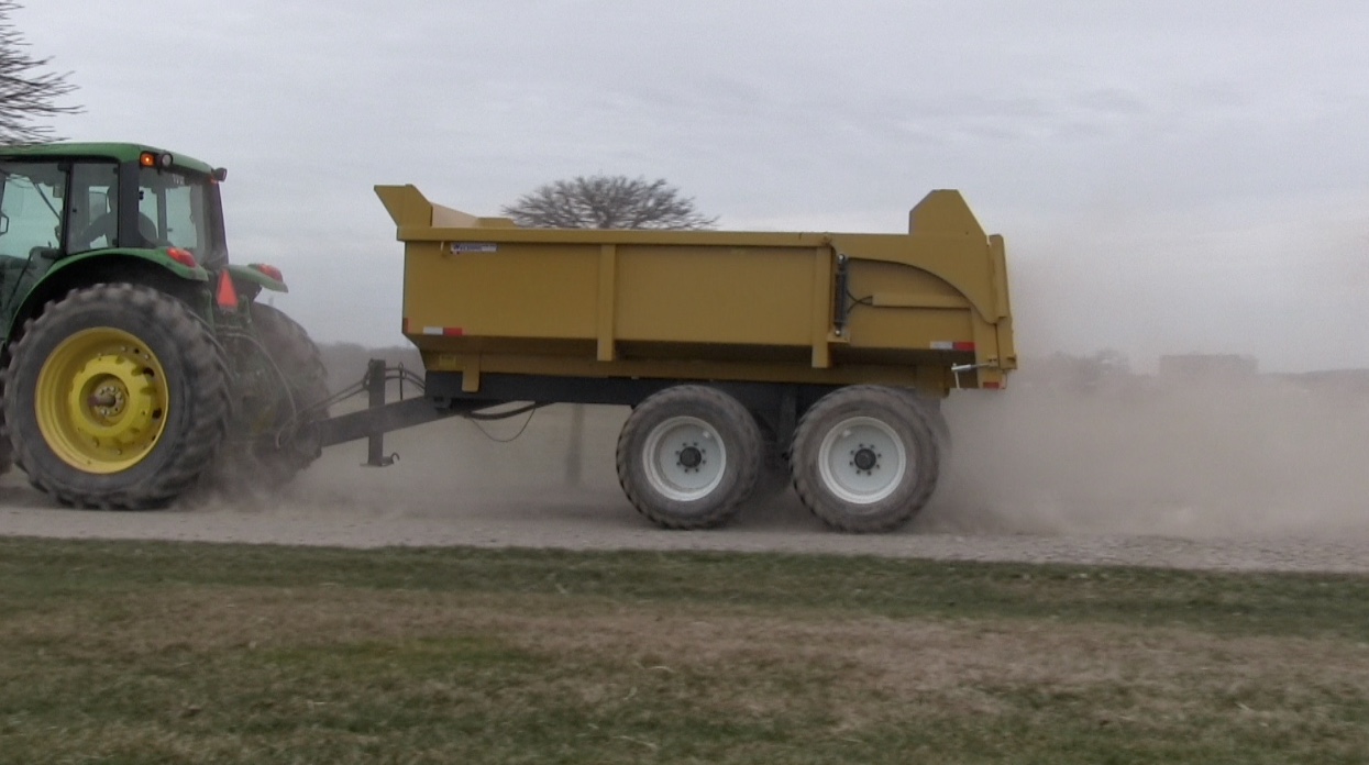 16 ton heavy duty hydraulic farm dump trailer 2018 - Berkelmans Welding and Manufacturing inc