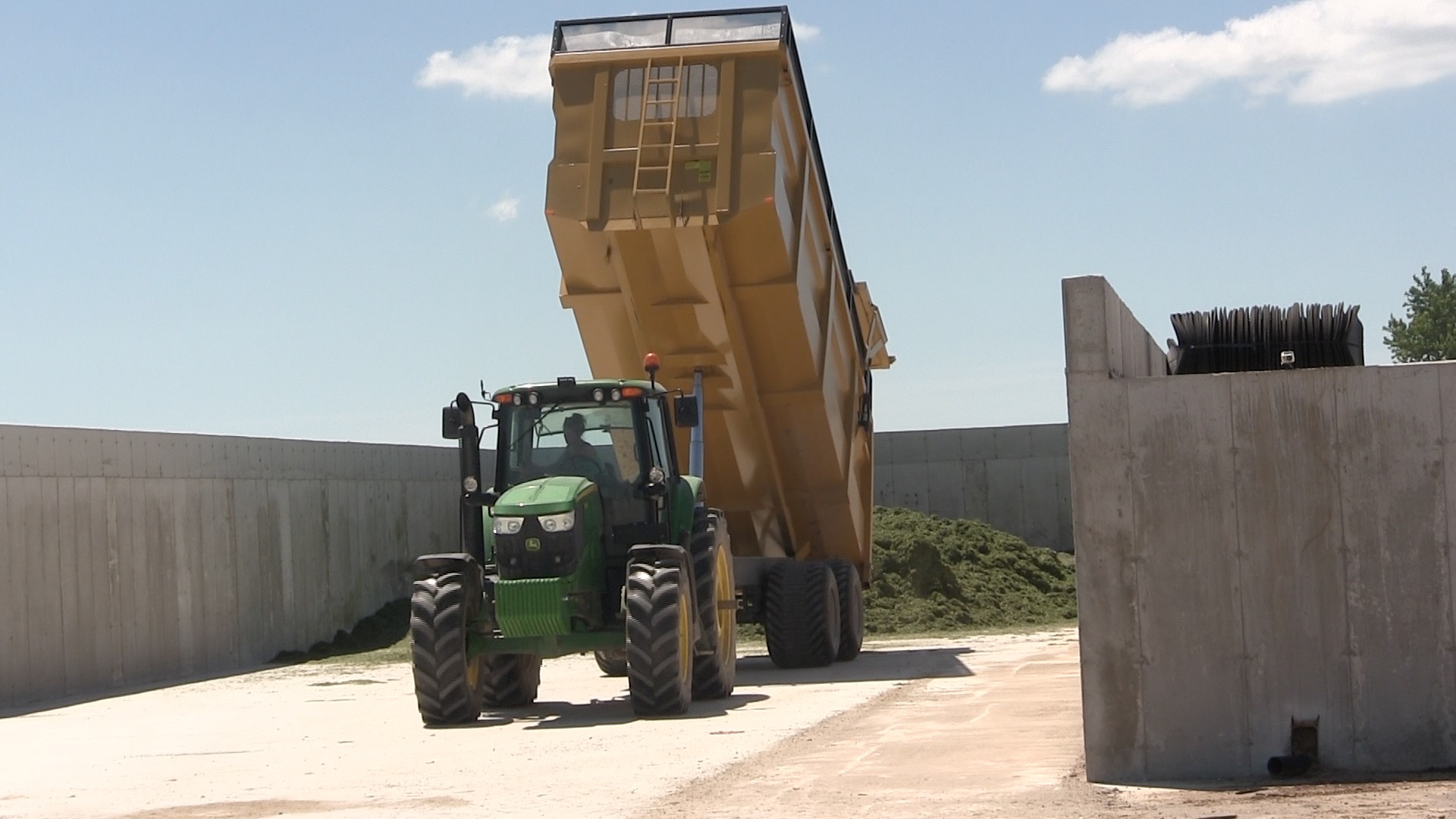 An image of the 20 ton silage dumper trailer lifted up
